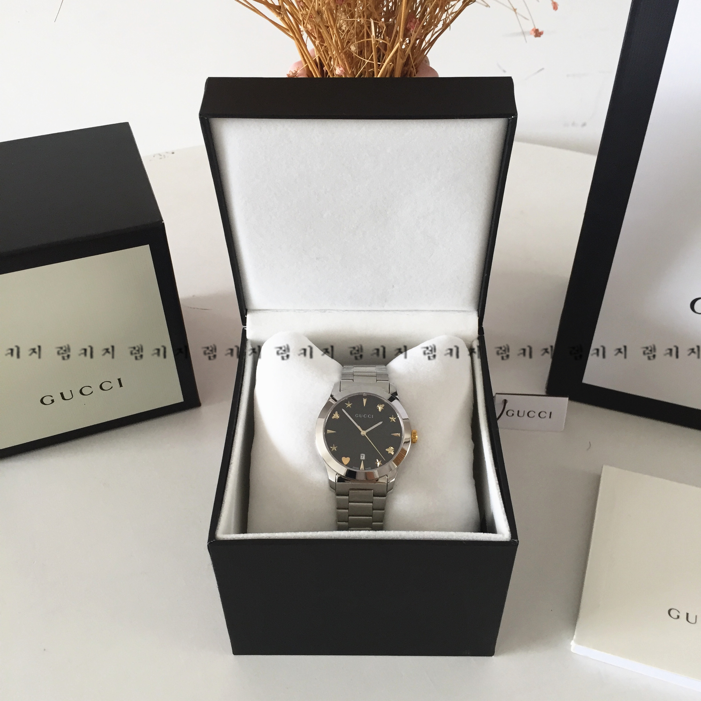 구찌 G 타임리스 블랙다이얼 블랙판 메탈시계